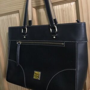 Dooney & Bourke Beacon Leather zip-top large tote in black